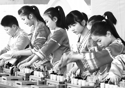 北京石油学院附属二小为外来工子女开茶艺课